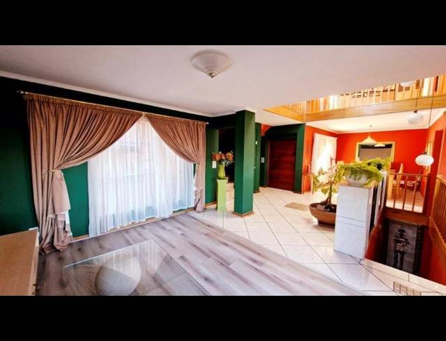 3 BEDROOM TOWNHOUSE FOR SALE IN BASSONIA